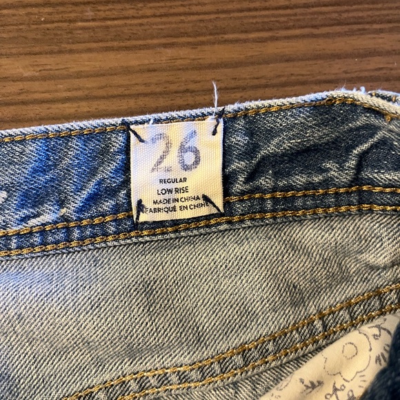 We the Free low rise distressed light wash jeans - Size 26 - Picture 9 of 10